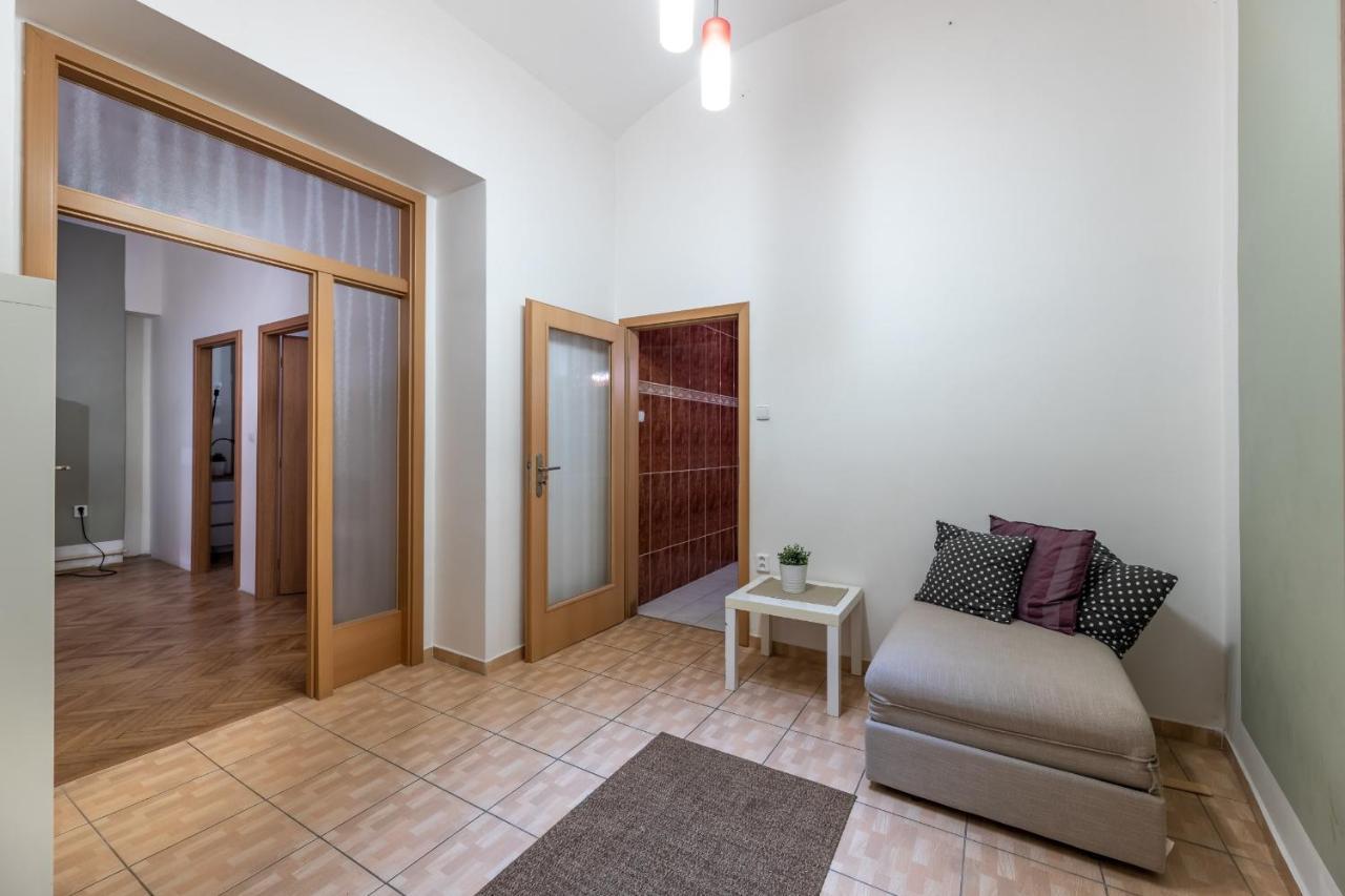 Spacious 3 Bedroom Apartment In The Heart Of Prague Exterior photo